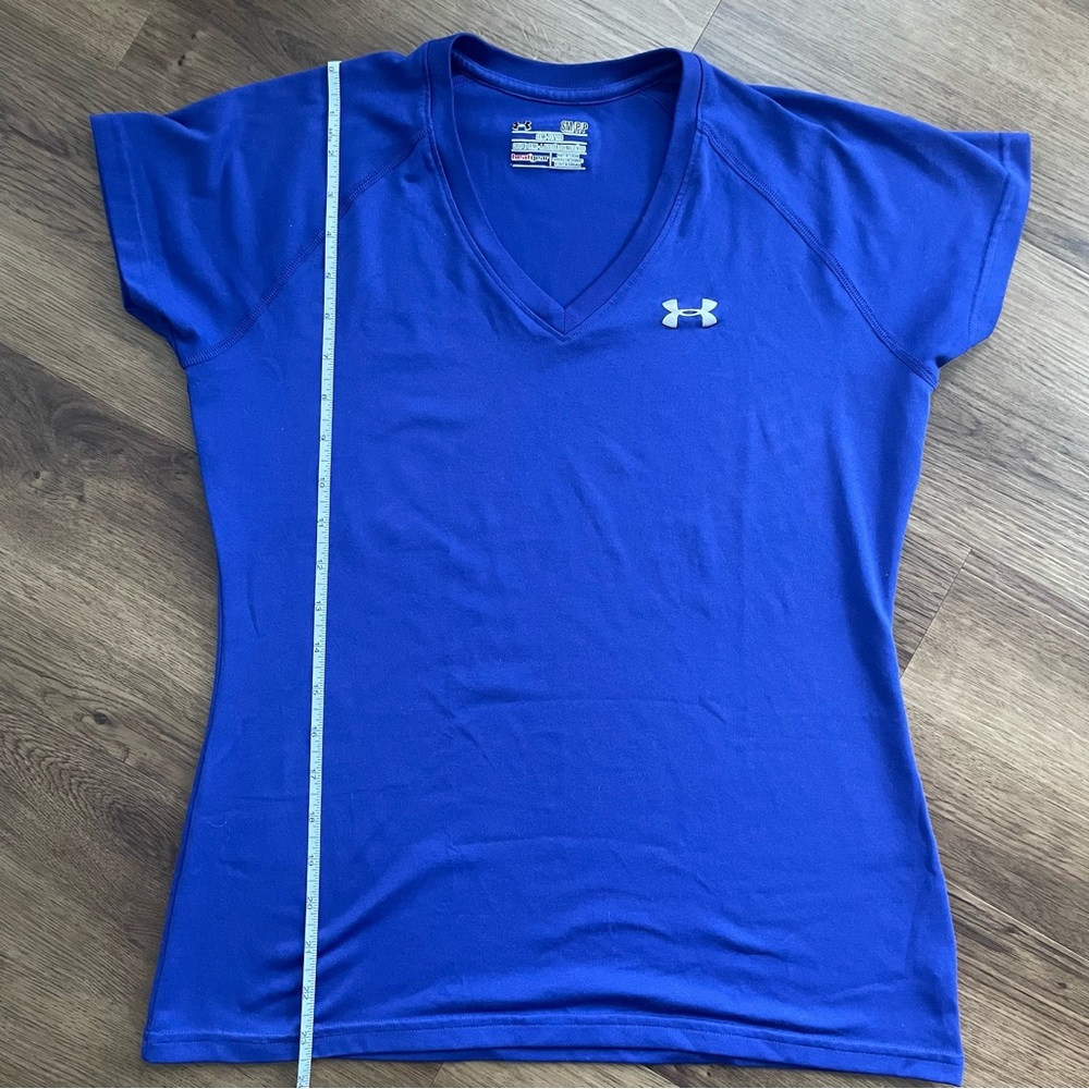 Under Armour Blue Semi-Fitted Women’s Athletic V-Neck - Size Small Petite